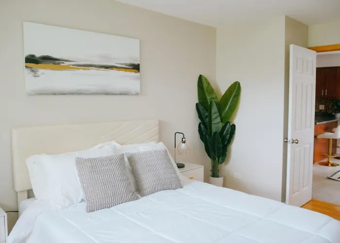 New Modern 3br • Gym • Workspace • Quiet Location Chicago